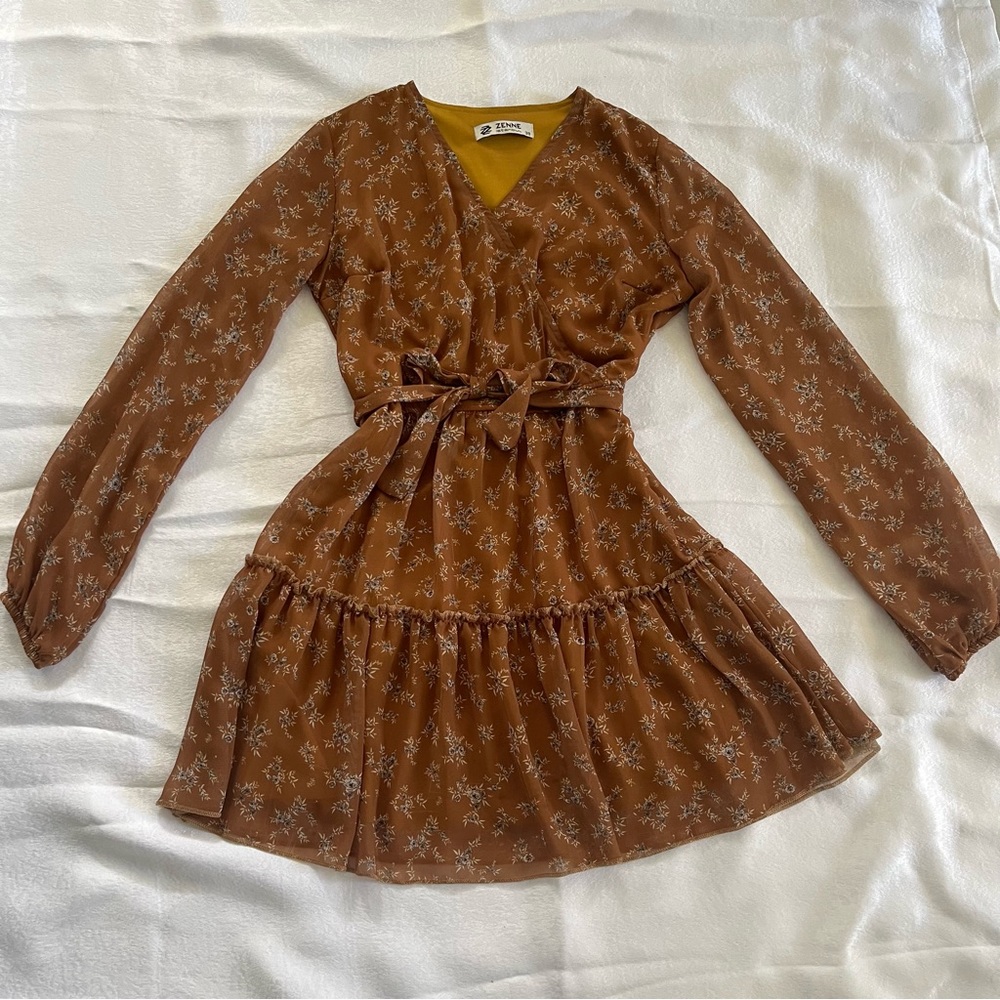 Flower printed Long blouse with long sleeves. Size 38 (small)